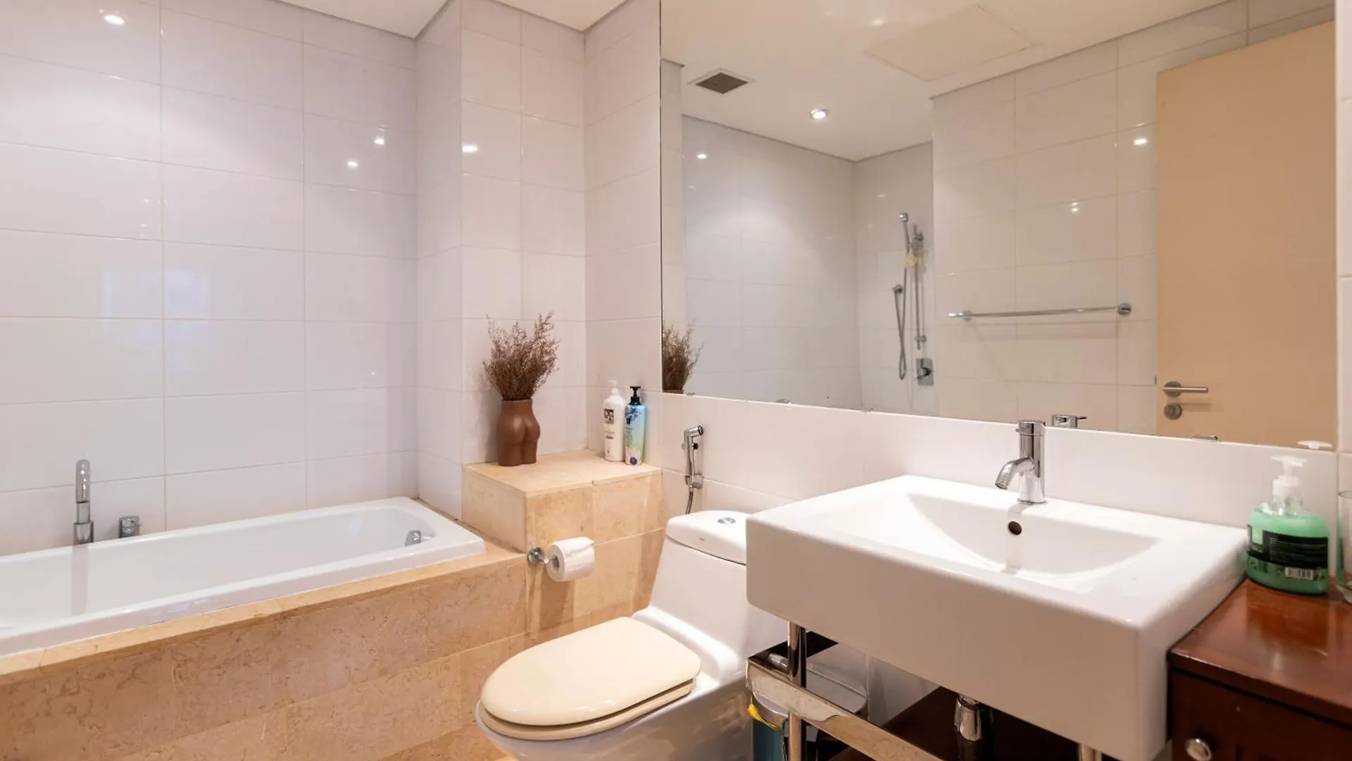 The Luxury Avalon Apartment District 1 - Saigon Center Ho Chi Minh City 0*,  Vietnam